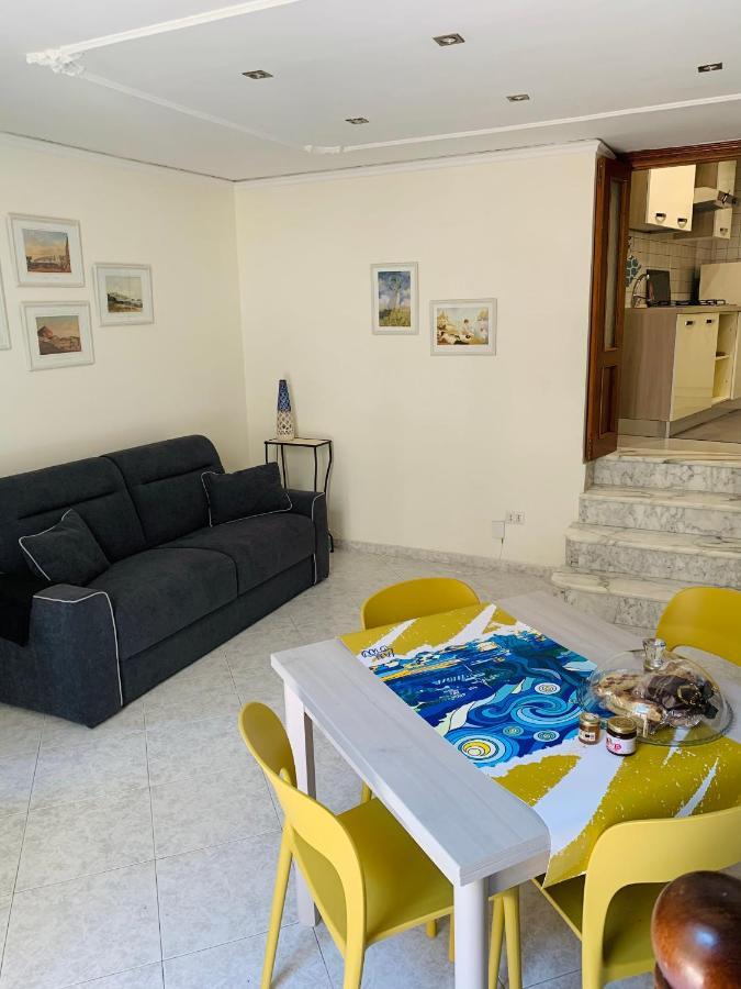 La Casetta In Centro Naples Exterior photo